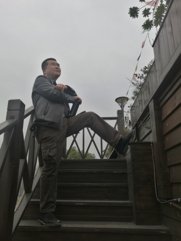 孤单背影的第一张照片--德州相亲服务中心