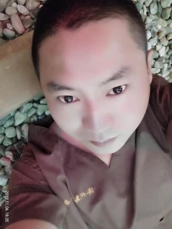 红枫叶的第一张照片--德州相亲服务中心