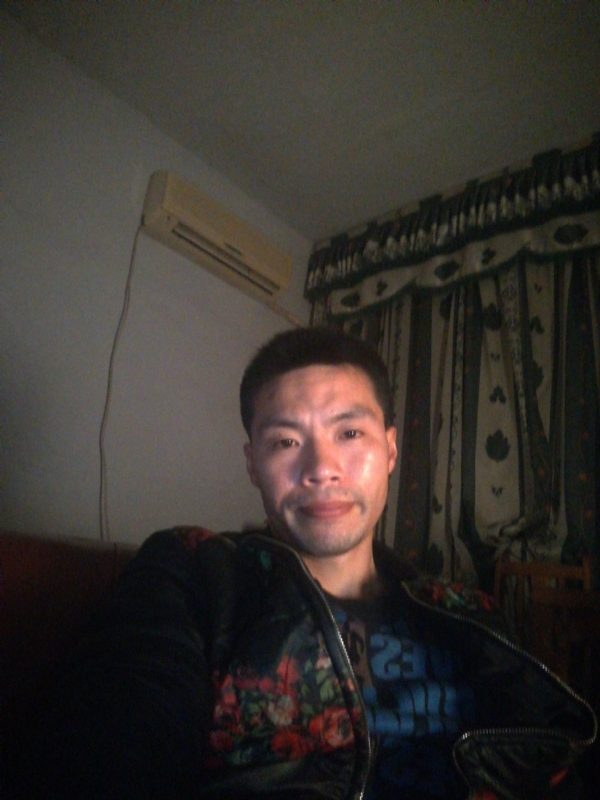 性情男儿的第一张照片--德州相亲服务中心