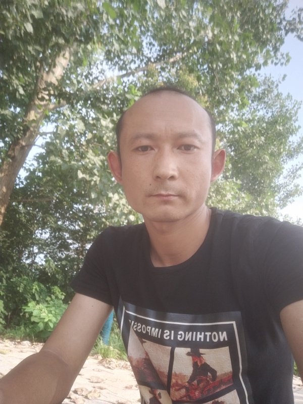 80大叔的第一张照片--德州相亲服务中心