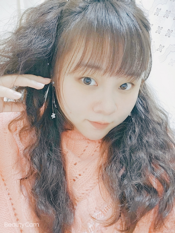艾薇儿的第一张照片--德州相亲服务中心
