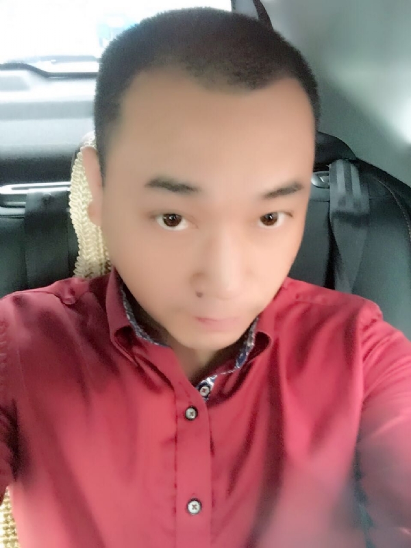在一个路口等的第一张照片--德州相亲服务中心