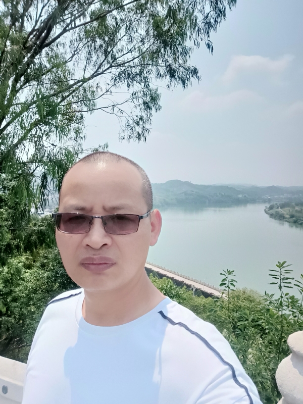 随缘随性的第一张照片--德州相亲服务中心