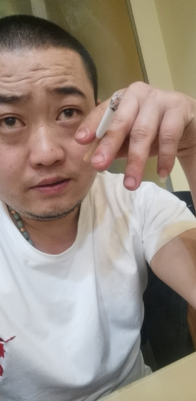 孤独的螃蟹的第一张照片--德州相亲服务中心