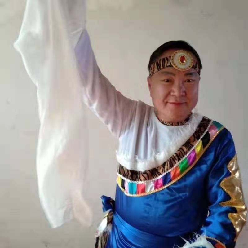 走在冷风中的第一张照片--德州相亲服务中心