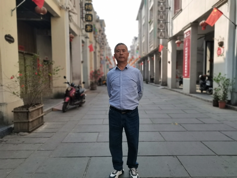 一粒尘埃的第一张照片--德州相亲服务中心