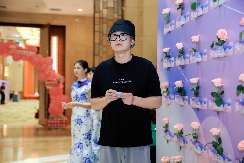 被驯服的象的第一张照片--德州相亲服务中心