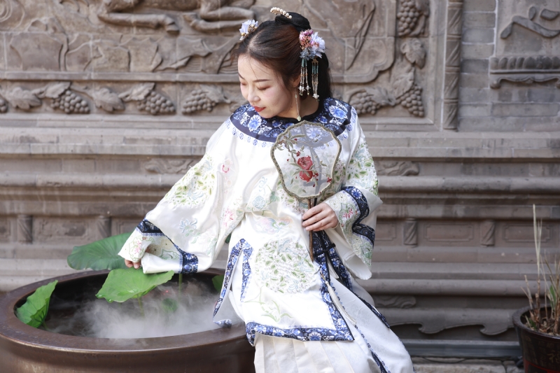 认真的雪的第一张照片--德州相亲服务中心